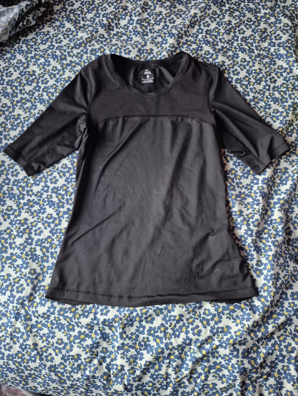 Nike Women's Black Short Sleeve Scoop-Neck Tee with Textured Yoke